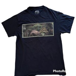 STAR Wars black Mandalorian short sleeved T shirt with Grogu graphic print, M.
